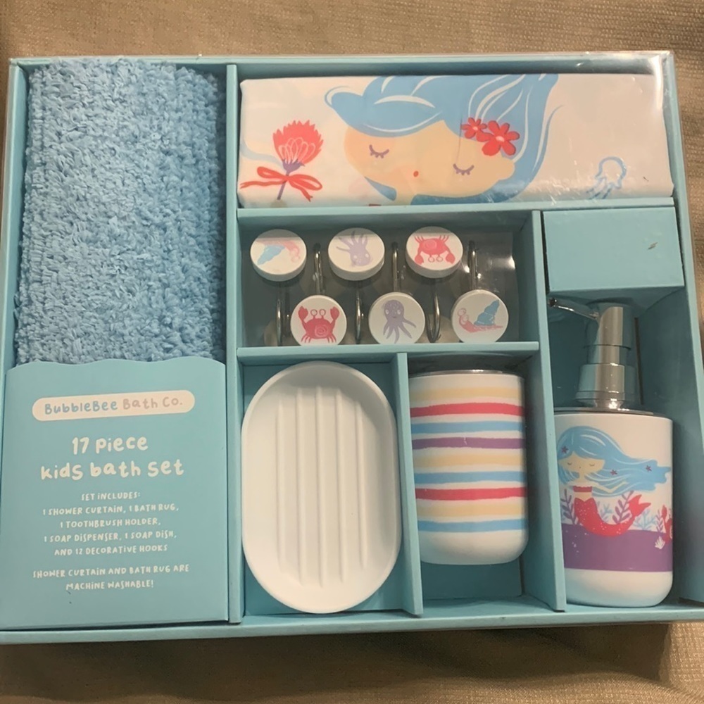 Bubblebee Bath Co 17 pc Kids Bath Set